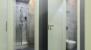 Хостел Капсула Москва Кровать «Комфорт» в общем номере для мужчин, собственные ванные комнаты-7
