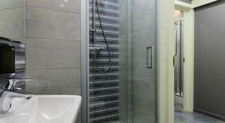Хостел Капсула Москва Кровать «Комфорт» в общем номере для мужчин, собственные ванные комнаты-3