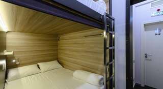 Хостел Капсула Москва Двуспальная кровать в общем номере для мужчин и женщин-5